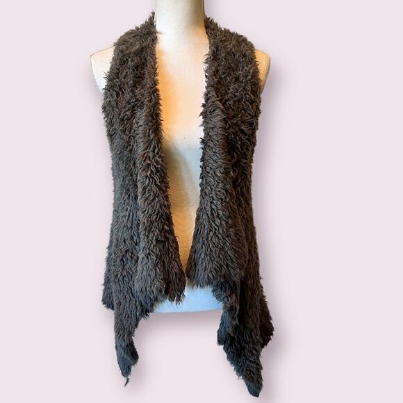 KENSIE | Gray Shaggy Waterfall Faux Fur Vest - Picture 1 of 9
